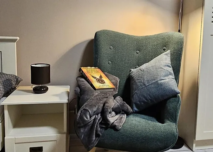 Four Seasons Apartment *